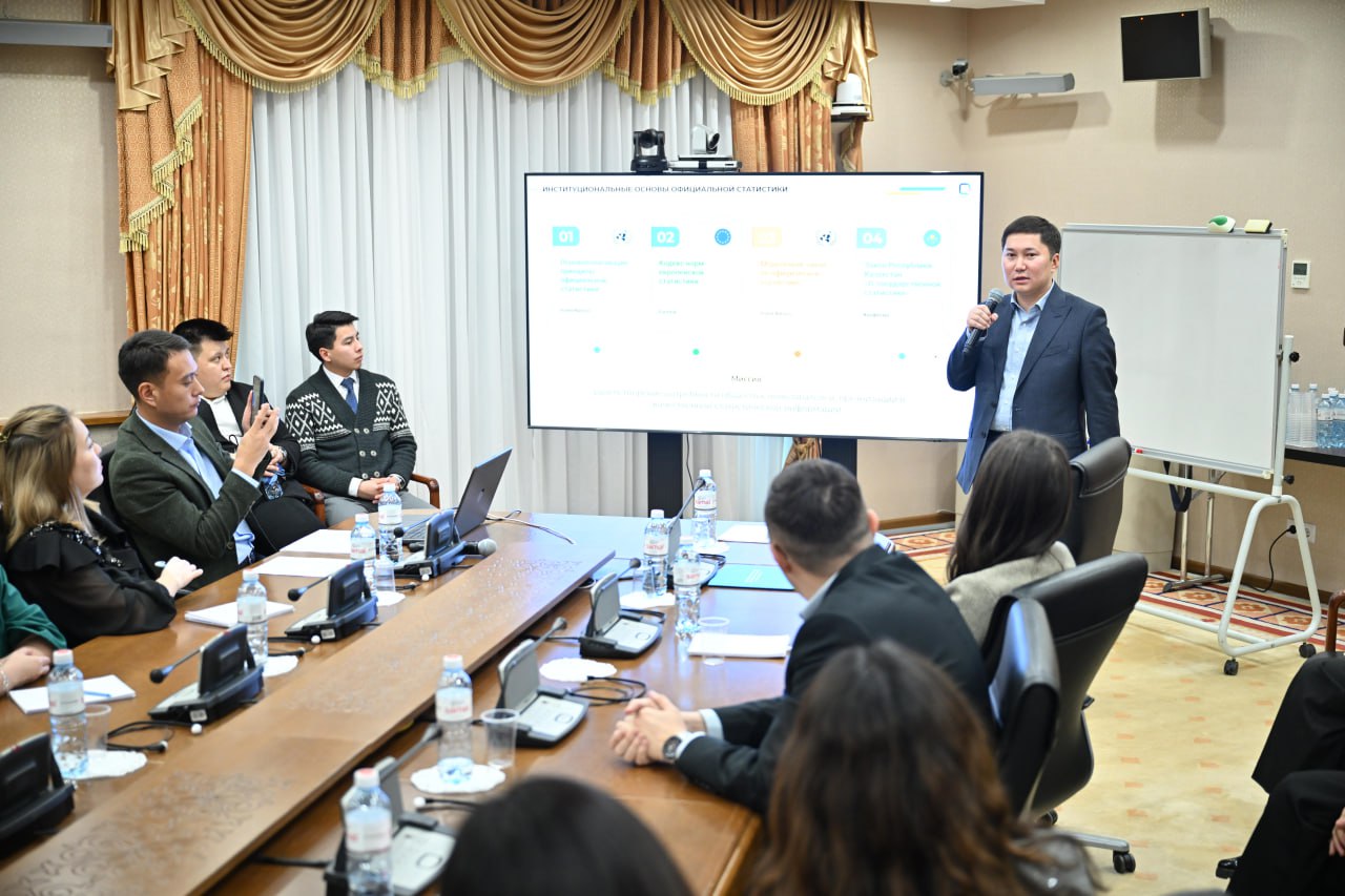 Мақсат Тұрлыбаев ҚР Парламенті Сенаты жанындағы «Талдау мектебінде» дәріс оқыды