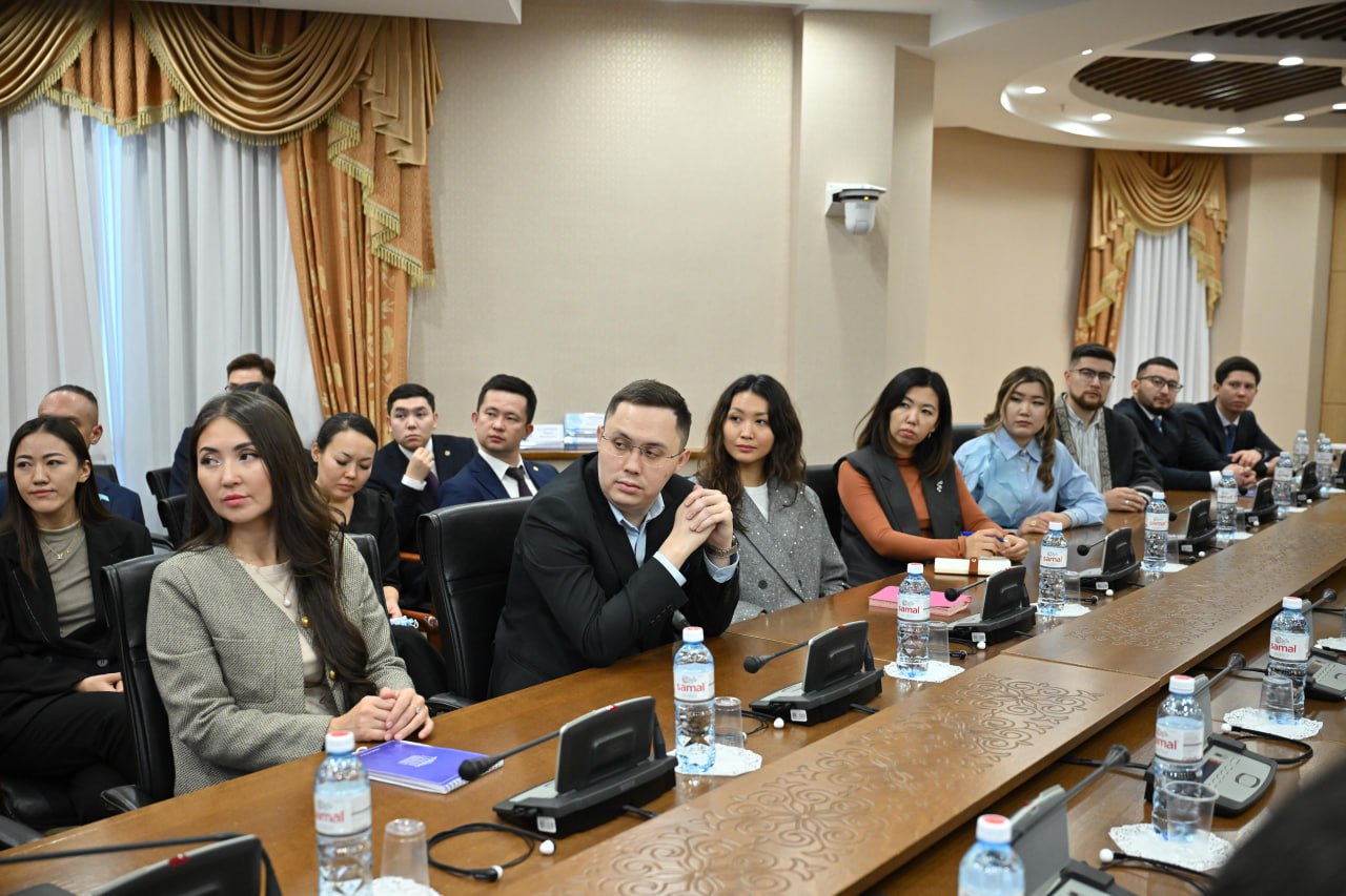 Мақсат Тұрлыбаев ҚР Парламенті Сенаты жанындағы «Талдау мектебінде» дәріс оқыды