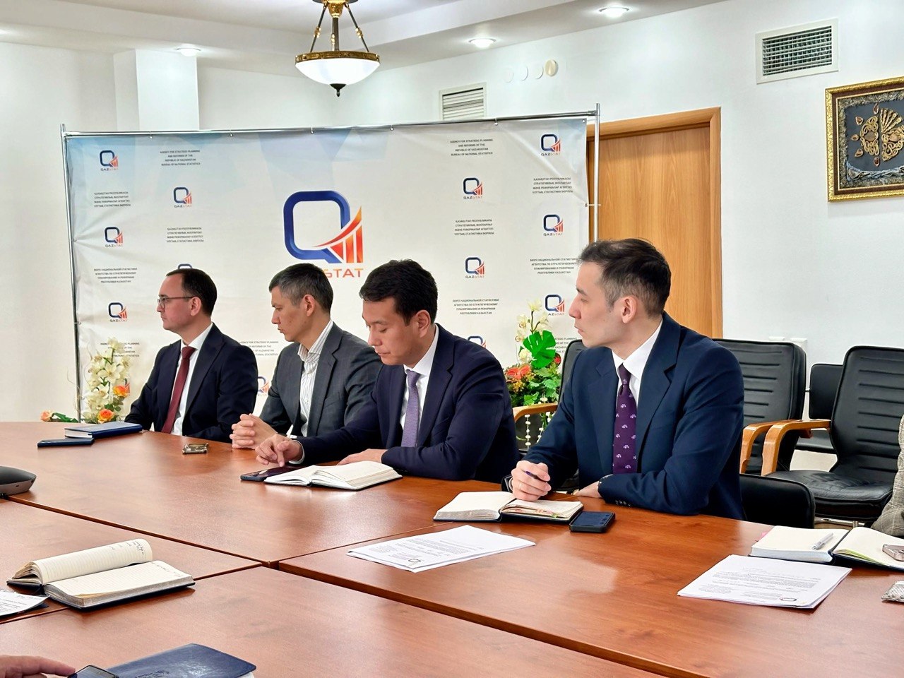 Бюро басшысы «Qaz.AI» қауымдастығының өкілдерімен кездесті