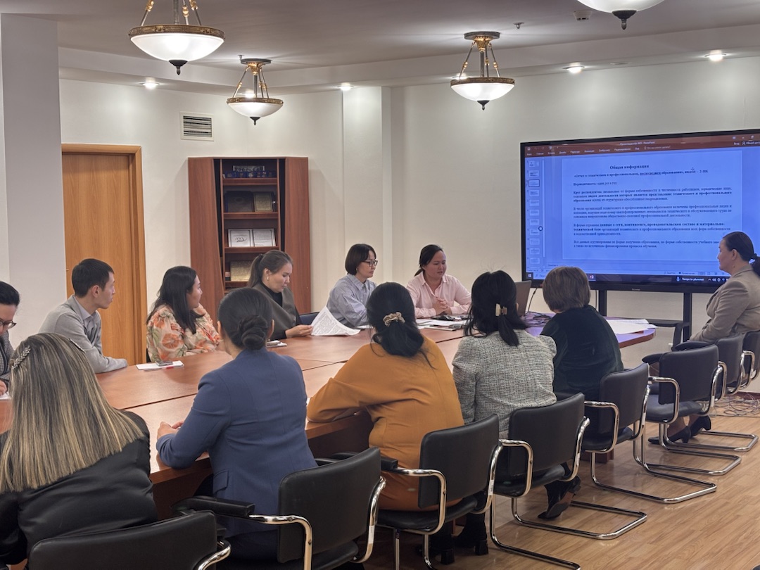 Бюро жас мамандарды оқытты