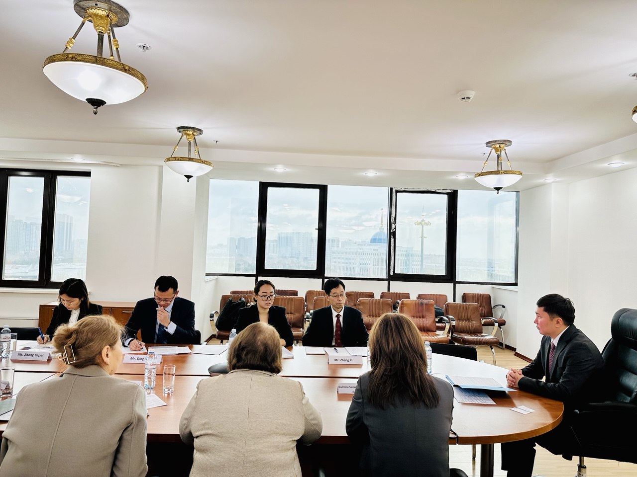 Көптеген адамдар өздерінің кискаларына кіретін порнофильмдерді қараңыз