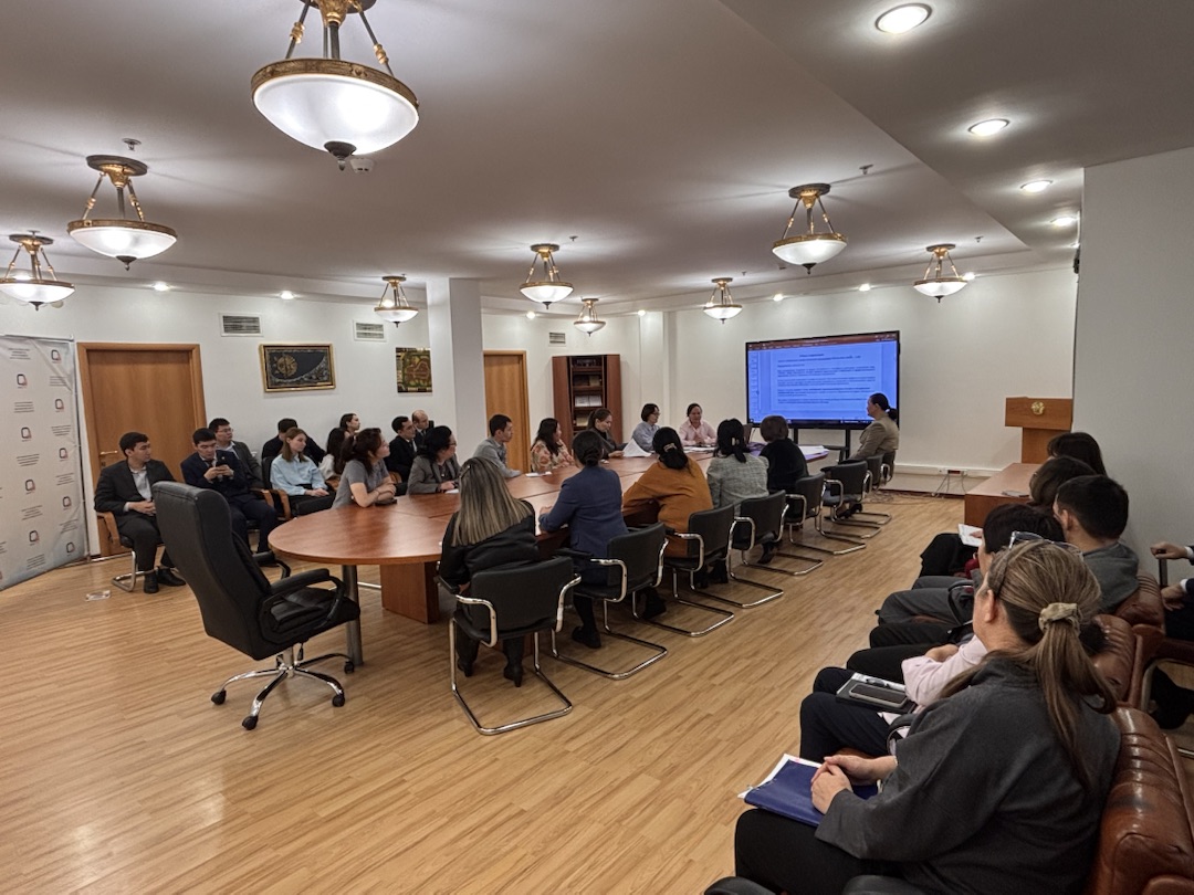 Бюро жас мамандарды оқытты