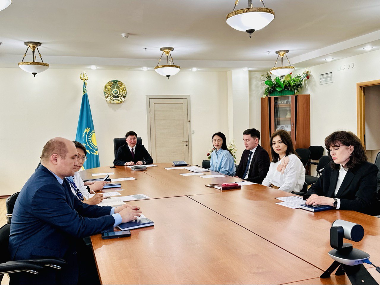 Бюро Сингапур статофисімен ынтымақтастықты бастады
